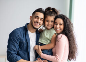 משפחה מחייכת